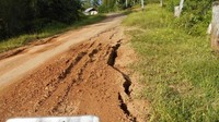 Retakan ini cukup lebar namun tidak dalam. Pool/BBPJN X Papua dan Papua Barat.