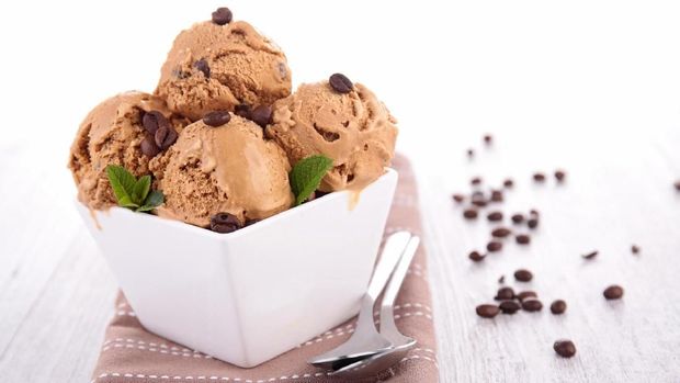 A delicious bowl of mint chocolate chip ice cream.