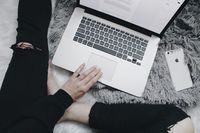 Begini Cara Bersihkan Laptop dengan Benar 