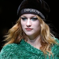 Mulai dari bibir beku hingga riasan bernuansa hijau menghiasi pagelaran Milan Fashion Week koleksi Fall/Winter 2018. Inilah tren makeup dari Milan Fashion Week.  Foto: dok. Getty Images