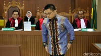 Aditya Anugerah Moha didakwa memberikan duit suap SGD 120 ribu kepada eks ketua Pengadilan Tinggi Manado, Sudiwardono.