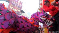 Prosesi ritual Naga Buka Mata mengawali perayaan Cap Go Meh tahun 2018 di Pontianak, Kalimantan Barat.