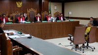 Sudiwardono didakwa melanggar pasal 12 huruf a dan huruf c atau pasal 11 UU nomor 31 tahun 1999 sebagaimana diubah dengan UU nomor 20 tahun 2001 tentang Pemberantasan Tipikor juncto pasal 64 ayat (1) KUHPidana.