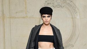 Foto: Seksinya Cara Delevingne Pamer Perut Rata