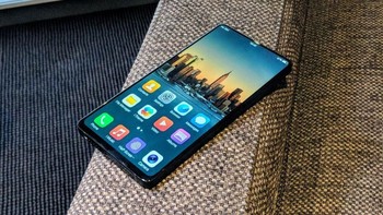 Vivo APEX diperkenalkan di hari pertama pehelatan MWC 2018. Foto: Cnet