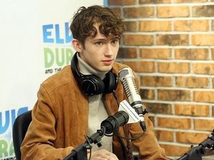 Music Review: Troye Sivan Bloom: Lebih Jujur dan Nyaman pada Diri Sendiri