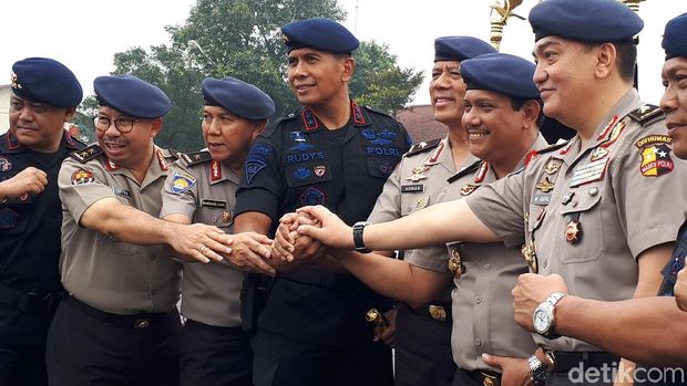 Pejabat Divisi Humas Polri menjadi warga kehormatan Brimob, Rabu (28/2/2018)
