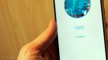 Sama seperti iPhone X, Asus pun menyematkan kemampuan pemindai wajah di Zenfone 5. (foto: pocket-lint)