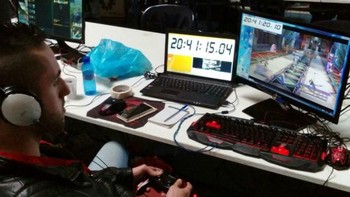 Setelah bermain selama 40 jam Aaron Gonzalez Santome sukses mencatatkan namanya di buku rekor dunia sebagai orang yang memainkan  game Final Fantasy terlama. Foto: Internet