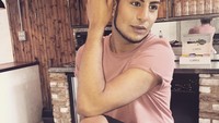 Junaid mengaku dorongan untuk berswafoto dalam dirinya bisa menyebabkan semacam perselisihan dengan orang-orang dekatnya. Mereka kadang bilang, tak bisakah kamu makan saja dan tidak usah berfoto? (Foto: Dok. Instagram junaidahmedx)