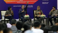 Wakil Ketua KPK Saut Situmorang, Komisaris PT PLN Ilya Avianti, Rektor Universitas Paramadina Firmanzah, dan Ketua Insani Madina Graduate School Universitas Paramadina Algooth Putranto menjadi pembicara diskusi.