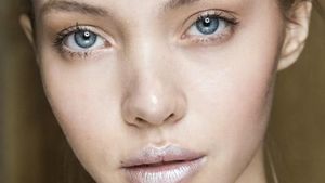 Bibir Beku Hingga Lipstik Hijau Jadi Tren Makeup Terkini