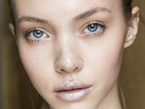 Bibir Beku Hingga Lipstik Hijau Jadi Tren Makeup Terkini