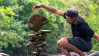 Dia mampu membentuk sejumlah menara menakjubkan dari batu yang seimbang tanpa menggunakan apa-apa selain gravitasi, dan kemampuan luar biasa untuk menemukan keseimbangan alami dari batu. 