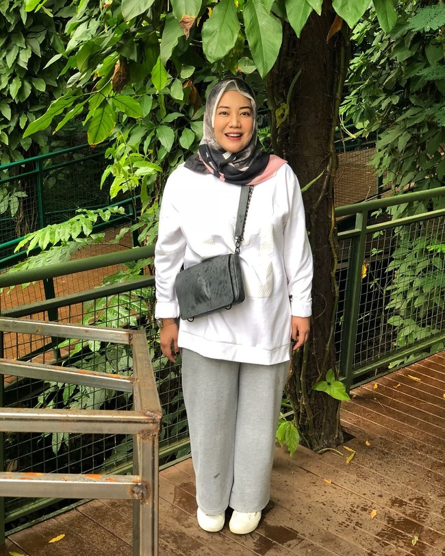 Risa Saraswati juga menggeluti bidang tarik suara. Ia pernah menjadi vokalis band Homogenic. Foto: Instagram Risa Sarasvati