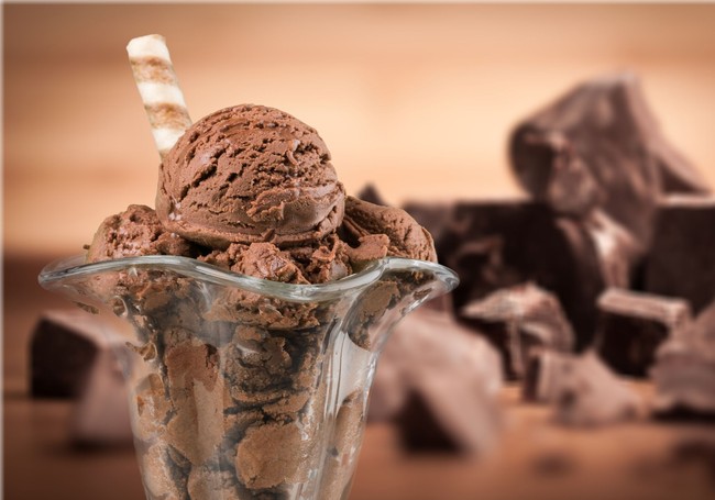 Penggemar es krim cokelat disebut Alan Hirsch cenderung genit dan perayu andal. Tapi itu karena pribadinya yang lincah dan memesona. Namun kadang dia bisa sangat dramatis dan mudah dibohongi. Foto: Thinkstock