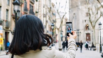 Samsung memperbesar bukaan diafragmanya menjadi f/1.5. Sebelumnya di Galaxy S8 dan S8+ diafragmanya adalah sebesar f/1.7.  Foto: samsung