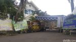 Deretan Karangan Bunga Ucapan Duka di Rumah Eks Wakapolda Sumut