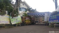 Korban ditemukan dengan kaki terikat. Ada luka sayat di pergelangan tangan. Tidak ada barang hilang di rumah. (Foto: M Aminudin/detikcom)