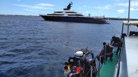 Berdasarkan penelusuran, Equanimity adalah super yacht mewah dengan panjang 91 meter, berkapasitas 28 penumpang dan 33 kru. Kapal ini diproduksi oleh Oceanco asal Belanda dan dikirim kepada pemesannya pada tahun 2014 lalu. (Foto: David/detikcom)