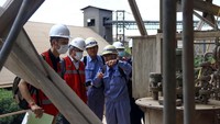 PT Semen Indonesia (Persero) Tbk (SMGR) terus berkomitmen untuk selalu ramah lingkungan dalam setiap kegiatan operasionalnya, diantaranya adalah dengan membangun Waste Heat Recovery Power Generation (WHRPG) di Pabrik Tuban yang bekerjasama dengan JFE Engineering Jepang. Pool/Semen Indonesia. Pool/Semen Indonesia.