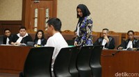 Menurut Aji, uang itu tidak diserahkan secara langsung kepada Rita. Uang awalnya diberikan kepada Suroto yang disebutnya merupakan staf untuk mengoreksi izin-izin yang akan ditandatangani oleh bupati.