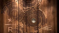 Salah satu detail di Starbucks Reserve Roastery nih. Ada lambang Starbucks Reserve dan Princi di sebelahnya. Foto: Istimewa