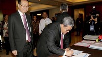 Pada kegiatan tersebut Bank BJB juga menyetujui pembagian dividen Rp875,58 miliar atau setara 55% dari laba bersih tahun 2017 sebesar Rp1,592 triliun. Porsi dividen yang dibagikan setara dengan Rp90,3 per lembar saham, naik dari tahun sebelumnya yang sebesar Rp89 per lembar saham. Foto: dok. bjb