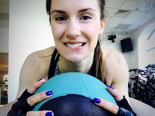 Foto: Anna Sidorova, Atlet Curling Berwajah Cantik yang Hobi Nge-gym
