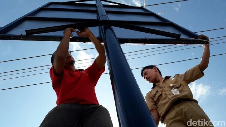 Pilbup Magelang, Panwaskab Copoti Baliho Bergambar Calon Petahana Pilbup Magelang, Panwaskab Copoti Baliho Bergambar Calon Petahana