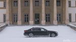 Jennifer Lawrence Naik Mobil Mewah Nan Glamor