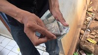 Hujan duit juga sempat bikin heboh di Kuningan pada 2018. Ternyata, hujan duit itu adalah aksi promosi.
