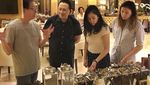 Pecinta Kopi, Begini 10 Gaya Ngopi Triawan Munaf yang Kekinian