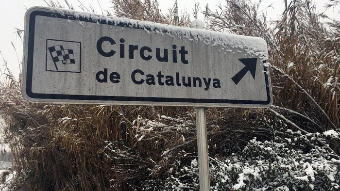 Salju Tebal, Sesi Tes F1 Ditunda