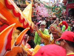 Ritual Naga Buka Mata di Cap Go Meh Singkawang