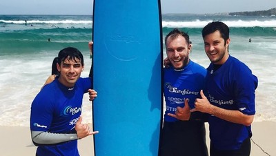Foto: Joe & Nick Jonas Asyik Main di Pantai Bondi