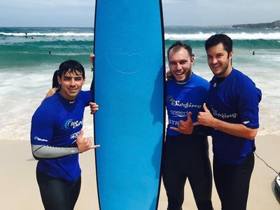 Foto: Joe & Nick Jonas Asyik Main di Pantai Bondi