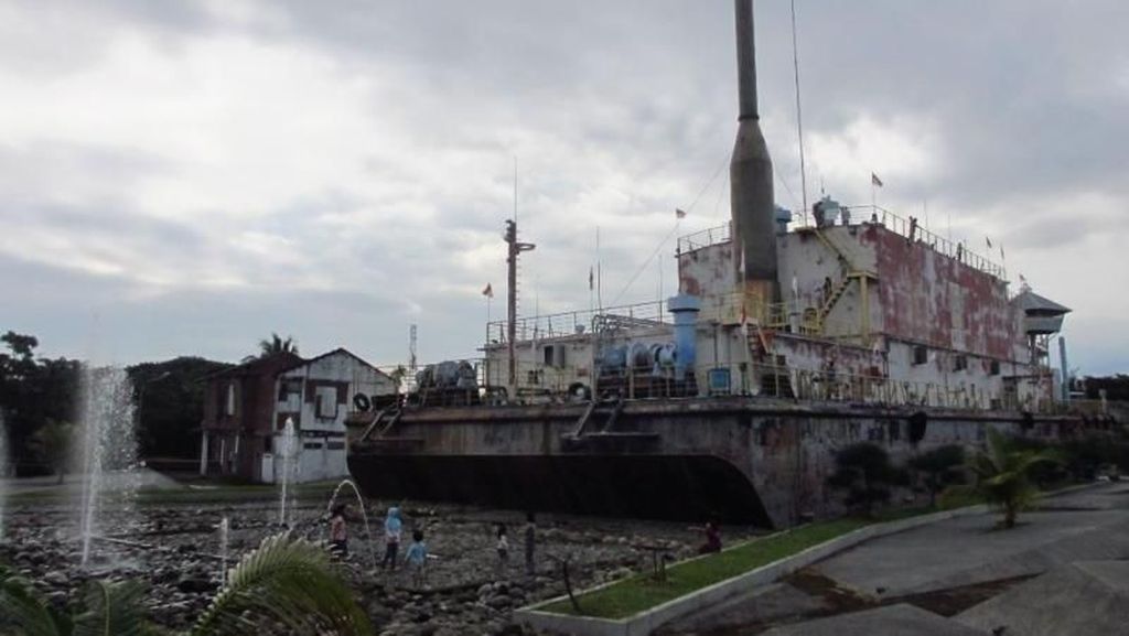 Kapal PLTD Apung, Saksi Bisu Dahsyatnya Tsunami Aceh 2004 Kapal PLTD Apung, Saksi Bisu Dahsyatnya Tsunami Aceh 2004