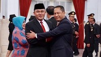 Irjen Buwas tampak menyalami Irjen Heru dan istri (Dok. Laily Rachev - Biro Pers Setpres)