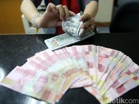 Dolar AS Mulai Jinak ke Rp 13.900, Sudah Aman?