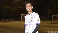 Ricky Harun bersama selebriti lainnya saat menggadakan charity match. Desi Puspasari/detikHOT