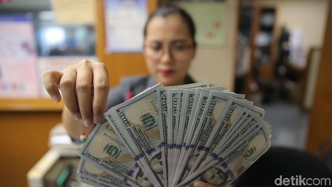 Fakta di Balik Dolar AS yang Nyaris Tembus Rp 14.000