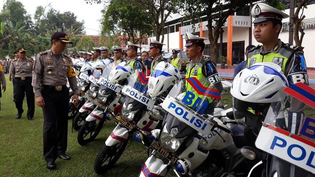 Kapolres Madiun mengecek kesiapan Operasi Keselamatan Semeru 2018
