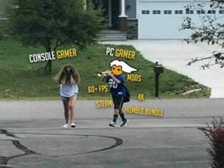 Meme Lucu Perdebatan Main Game di PC dan Konsol