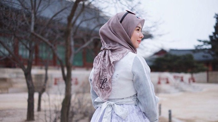 Hijab Segiempat Ayana Moon