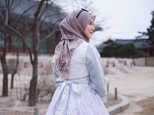 6 Tutorial Hijab Segiempat Simpel untuk Berbagai Acara