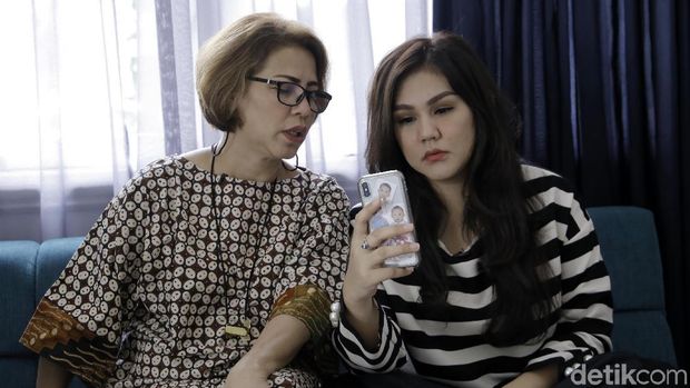 Sissy Prescillia dan Ibunda saat di kediamannya