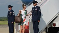 Hicks pernah terseret kontroversi terkait mantan Staf Sekretaris Gedung Putih Rob Porter yang mundur karena kasus KDRT terhadap mantan istrinya terungkap ke publik. Hicks disebut-sebut sedang menjalin hubungan asmara dengan Porter saat kasus itu mencuat. Foto: AFP PHOTO/MANDEL NGAN