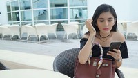 Artis sekaligus selebgram cantik Angela Lee ditahan di Polres Sleman, DIY karena kasus penipuan. Sebelum ditahan polisi, Angela sangat eksis di Instagram.  Foto: Instagram
