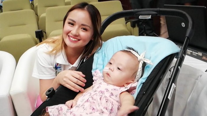 Kesabaran 5 Selebritas Merawat Buah Hati yang Sakit Kesabaran 5 Selebritas Merawat Buah Hati yang Sakit